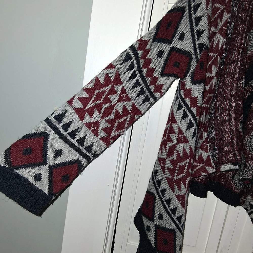 A Knitch Above Geometric Pattern Sweater Cardigan - Red and Black - Picture 4 of 8